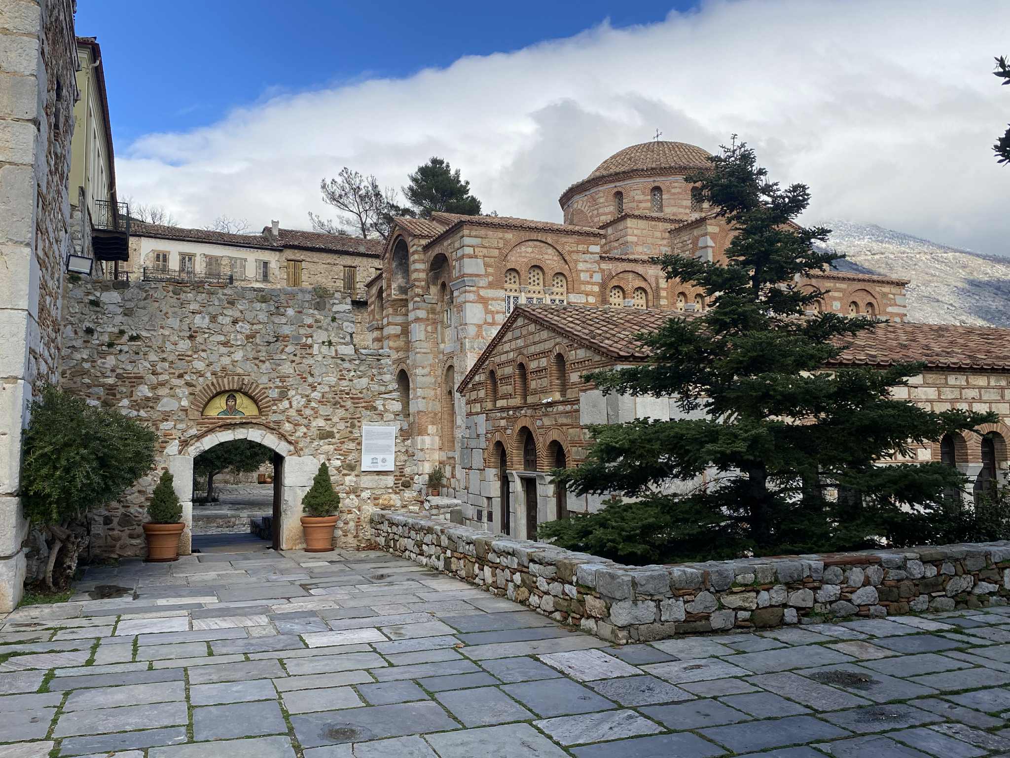 Μια ημέρα το “π” στον Όσιο Λουκά τον Στειριώτη!