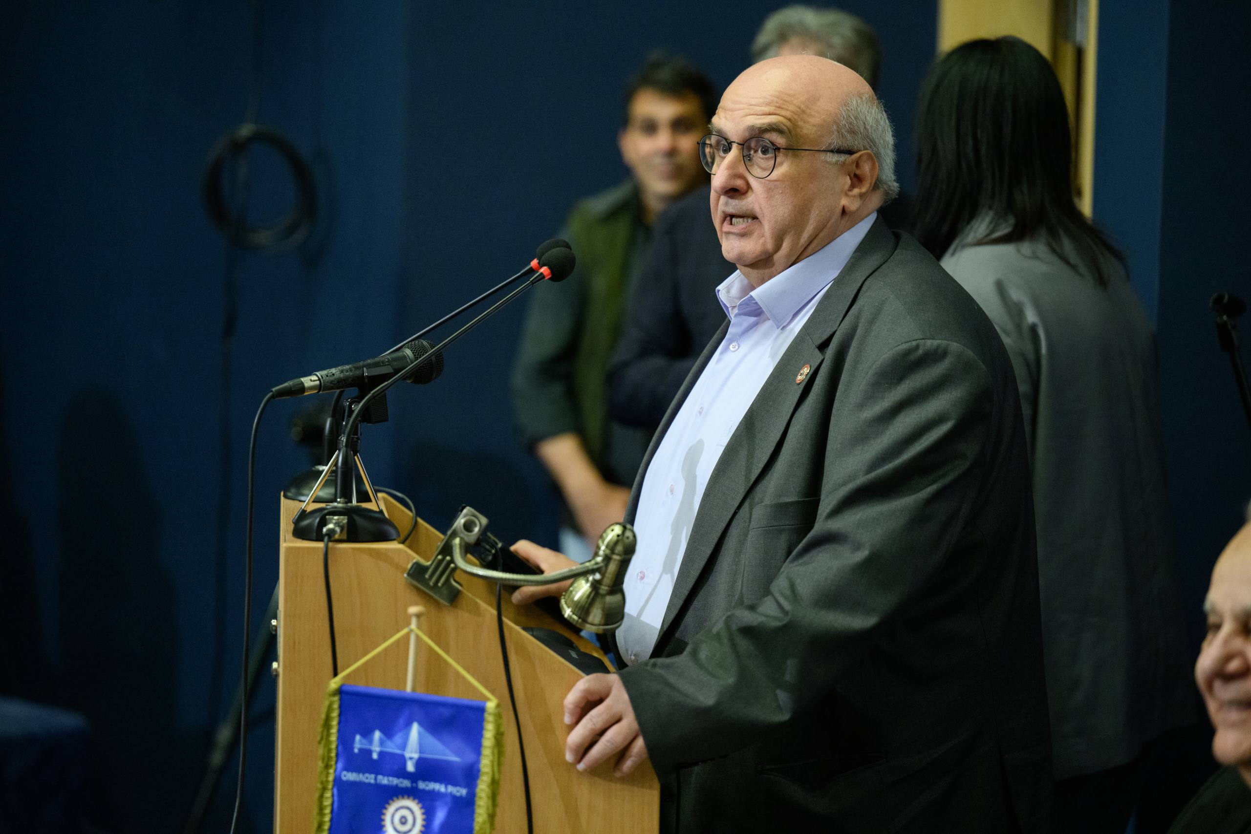Η Πάτρα υποκλίθηκε στον “γιατρό των φτωχών” Αυξέντιο Καλαγκό!
