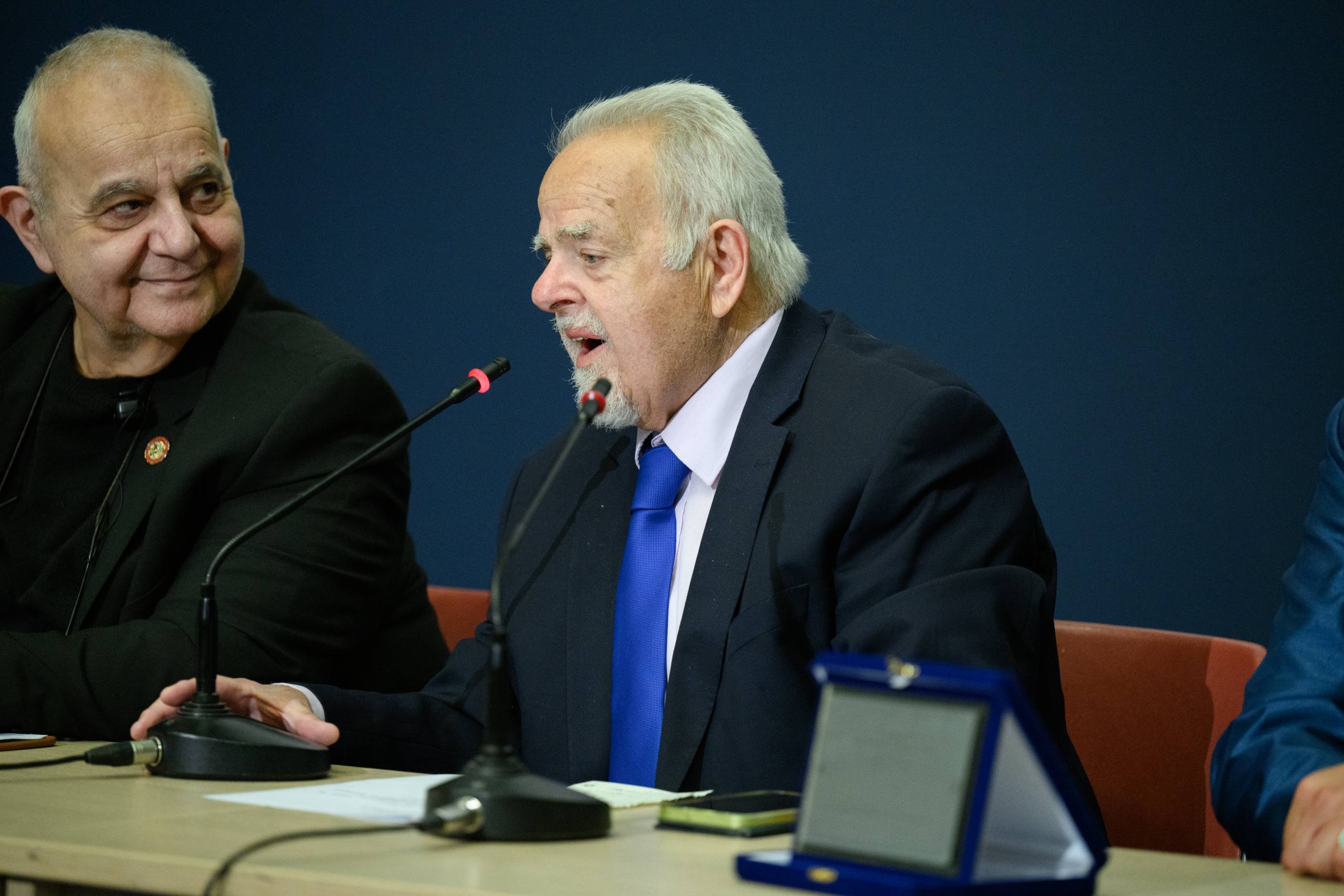 Η Πάτρα υποκλίθηκε στον “γιατρό των φτωχών” Αυξέντιο Καλαγκό!
