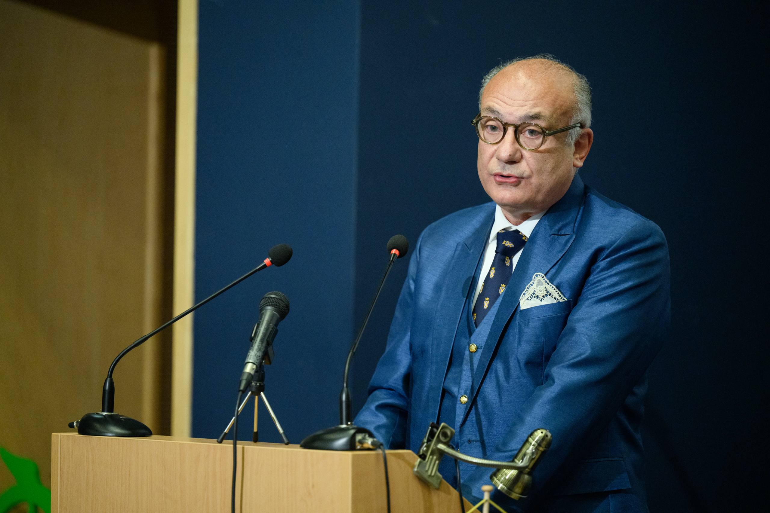 Η Πάτρα υποκλίθηκε στον “γιατρό των φτωχών” Αυξέντιο Καλαγκό!