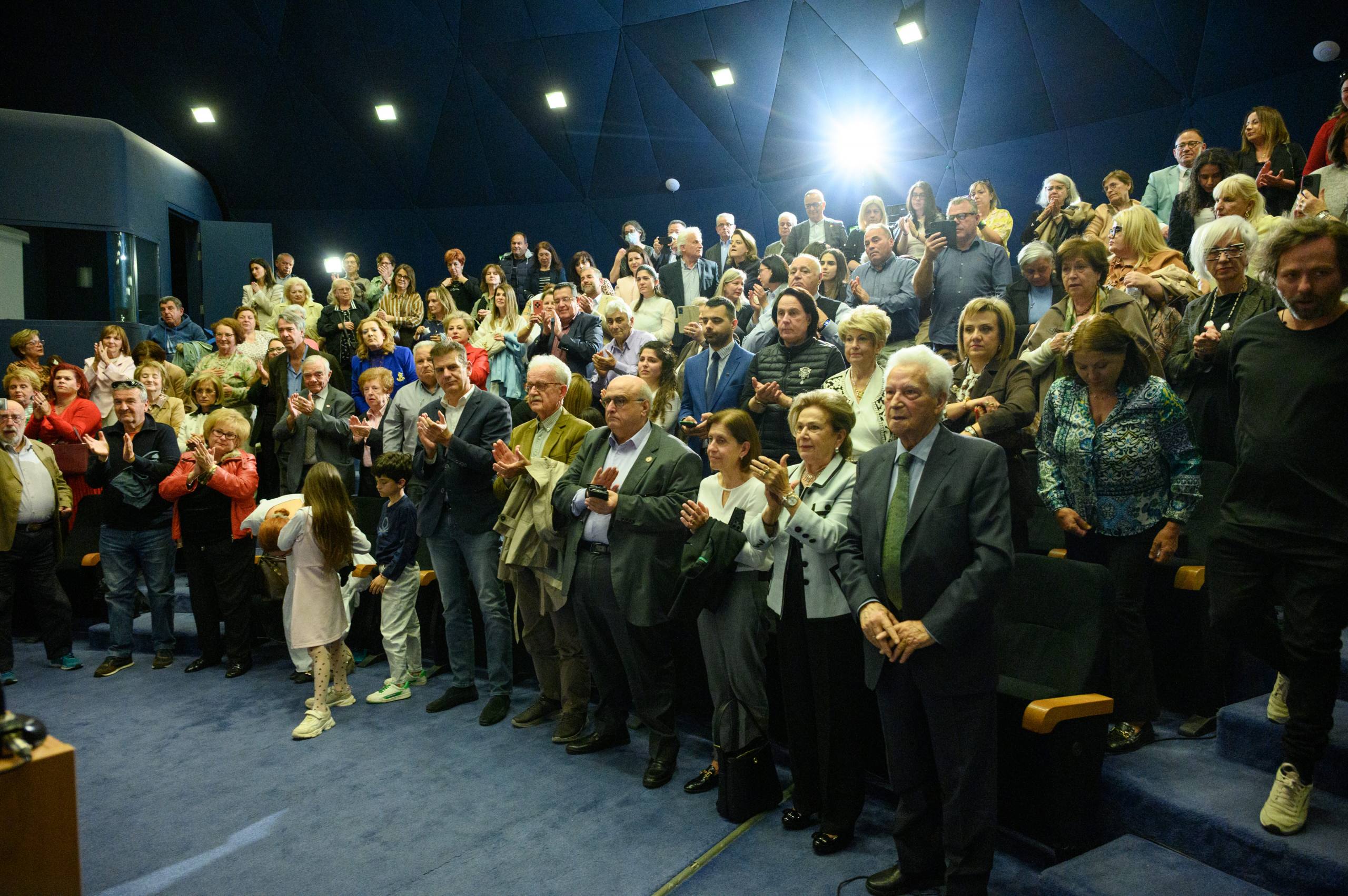 Η Πάτρα υποκλίθηκε στον “γιατρό των φτωχών” Αυξέντιο Καλαγκό!
