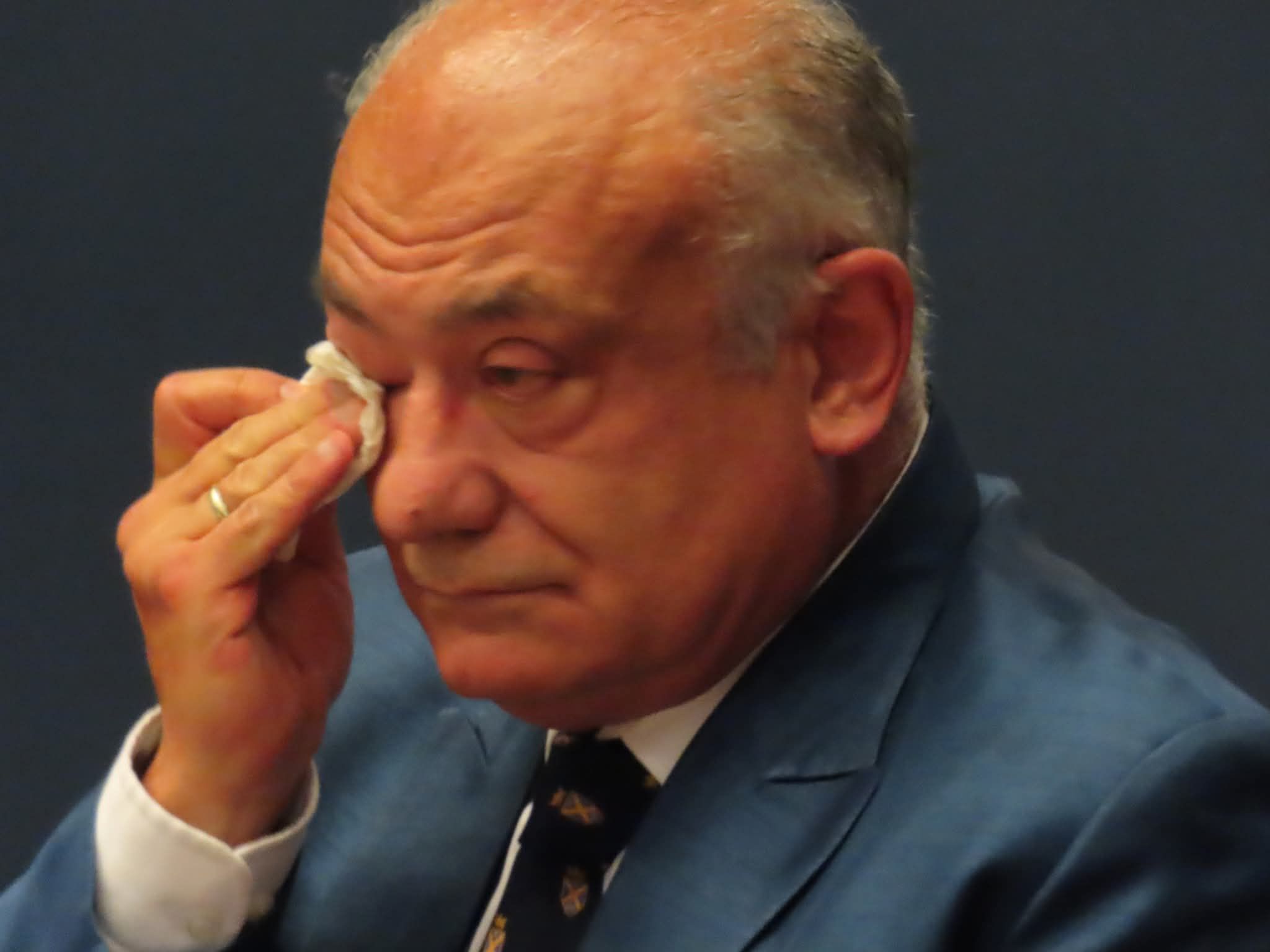 Όταν η Επιστήμη Υποκλίνεται στην Ανθρωπιά – Η Συγκίνηση του Αυξέντιου Καλαγκού στην Πάτρα