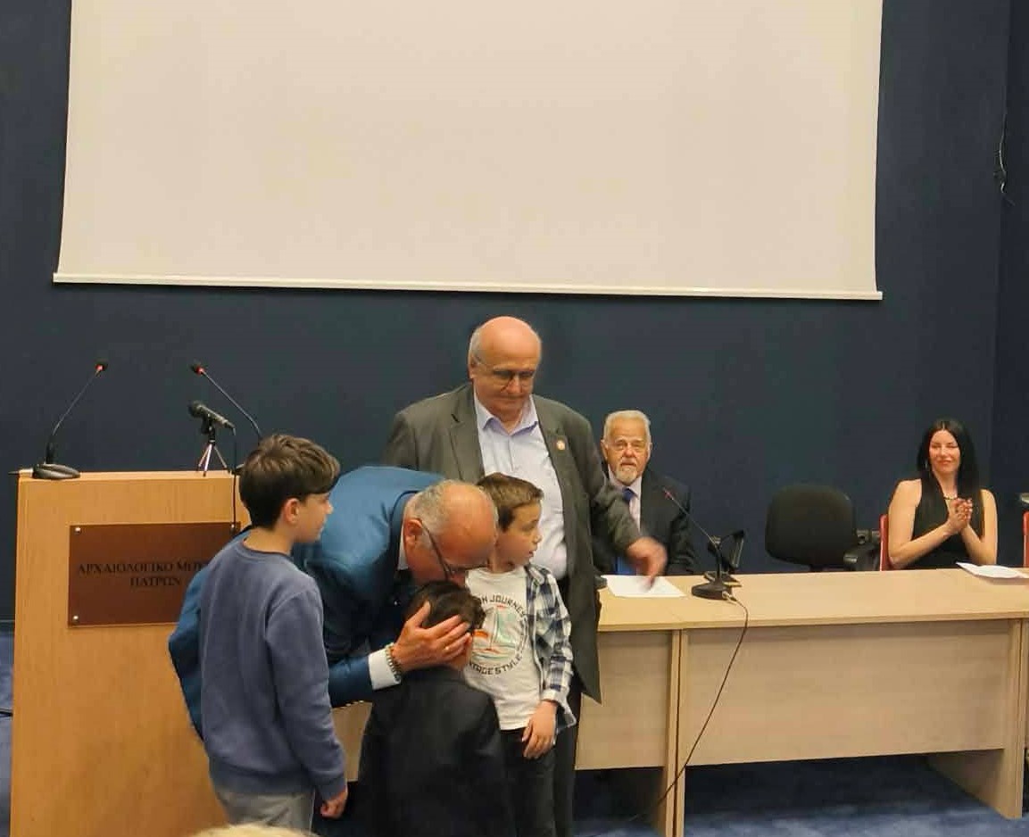 Η Πάτρα υποκλίθηκε στον “γιατρό των φτωχών” Αυξέντιο Καλαγκό!