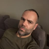 Πάνος Αντωνόπουλος εκδότης “Συρτάρι” η διαδρομή προς τη λογοτεχνία ως πράξη ελευθερίας