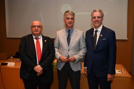 Με εξαιρετική επιτυχία πραγματοποιήθηκε η παρουσίαση των Απάντων του Αριστοτέλη στα αγγλικά, C.D.C. Reeve & P. Kontos (eds.), Aristotle: Complete Works (Hackett: 2025), στο Μουσείο της Ακρόπολης, παρουσία της Υπουργού Παιδείας κ. Σ. Ζαχαράκη