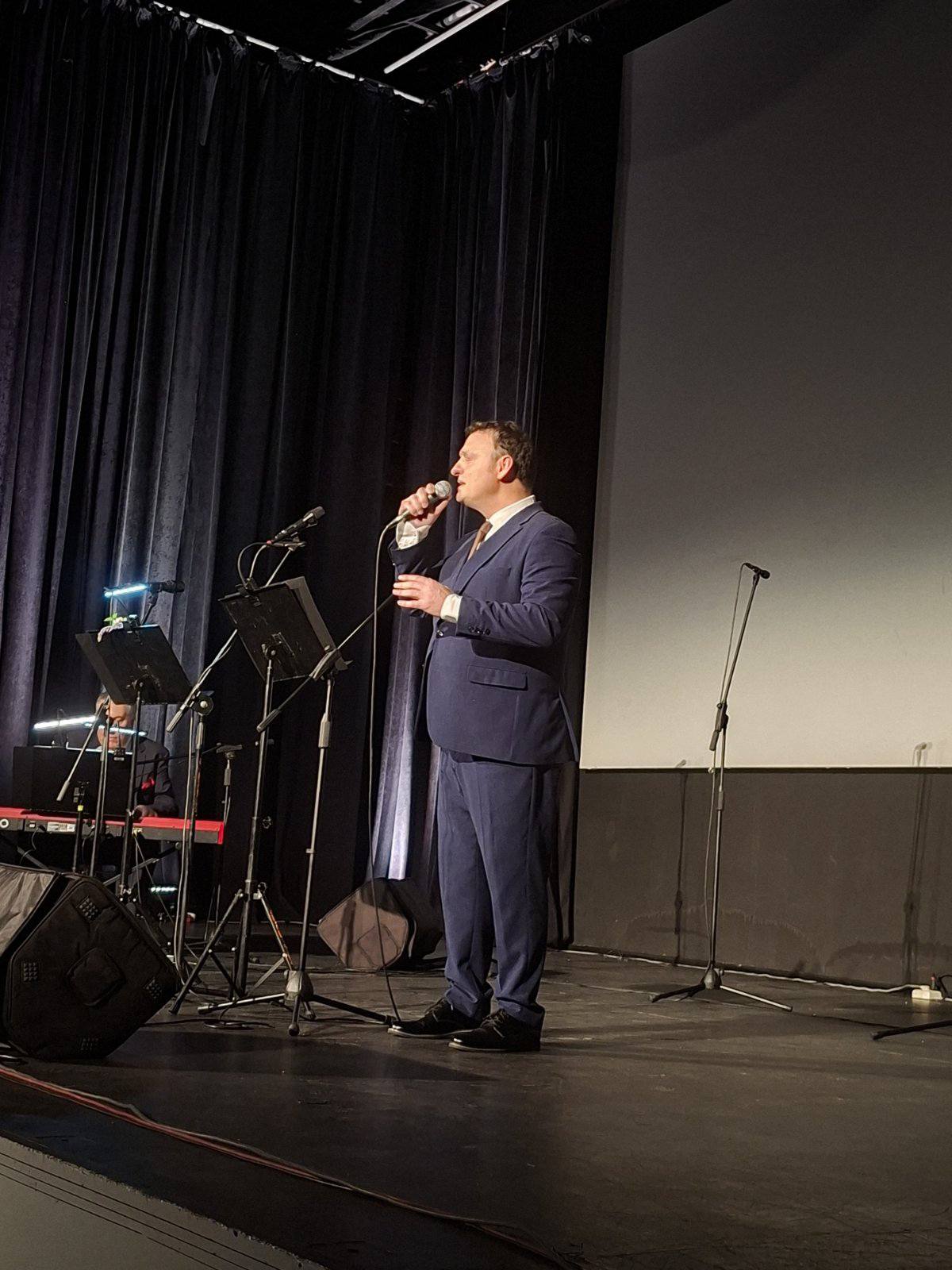 «Βούλιαξε» το ROYAL από συγκίνηση – Οι «Τρεις Τενόροι του Μεσοπολέμου» χάρισαν στην Πάτρα μία βραδιά που θα μείνει αξέχαστη