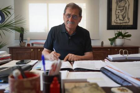 Ο Δήμαρχος Πατρέων Κώστας Πελετίδης υπέγραψε τη σύμβαση για το έργο ανάπλασης της Πλατείας Γεωργίου