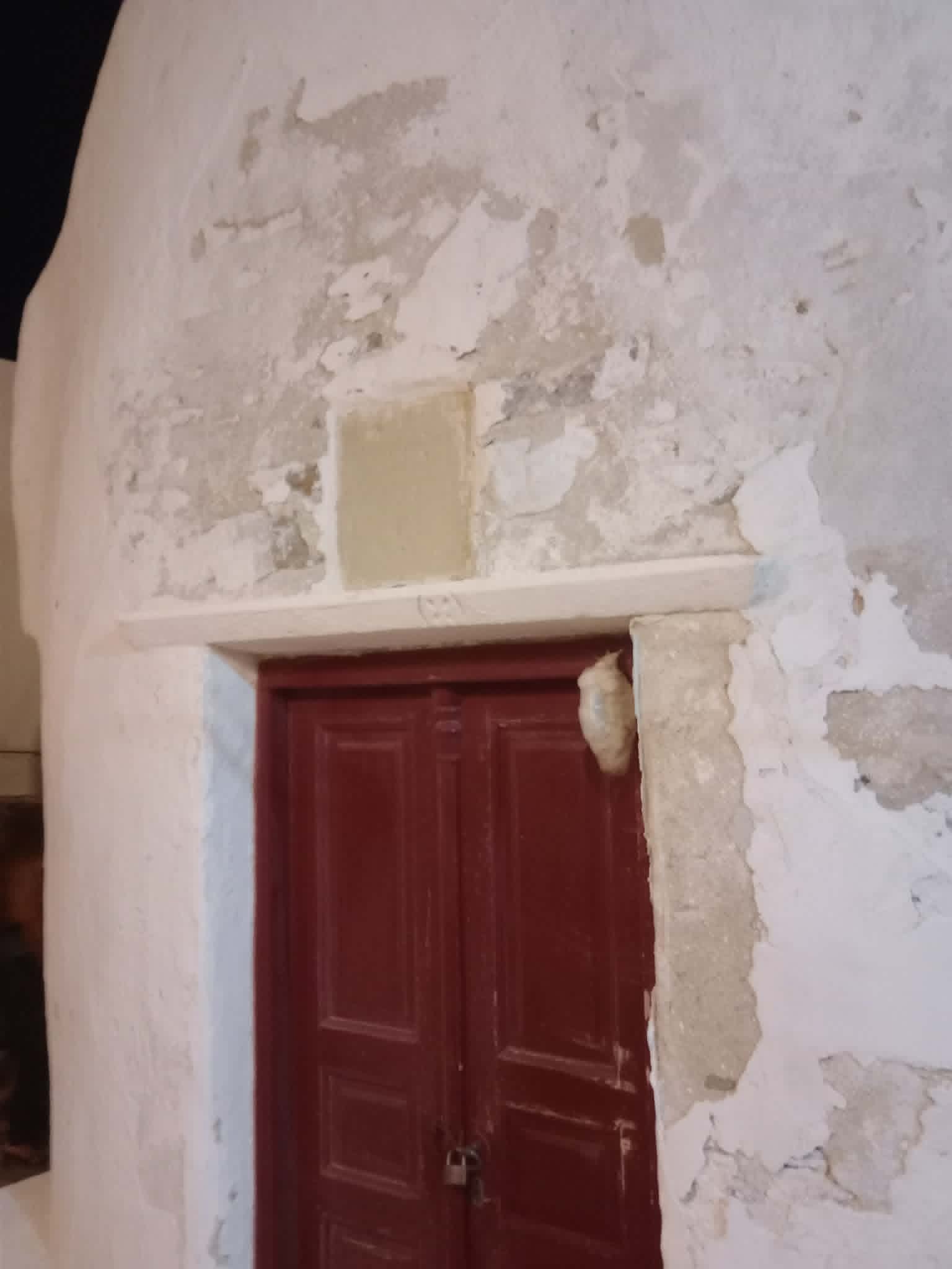 Τα δύο πρόσωπα του Αιγαίου: Η Τήνος της τέχνης και η Μύκονος της πίστης που ελάχιστοι γνωρίζουν