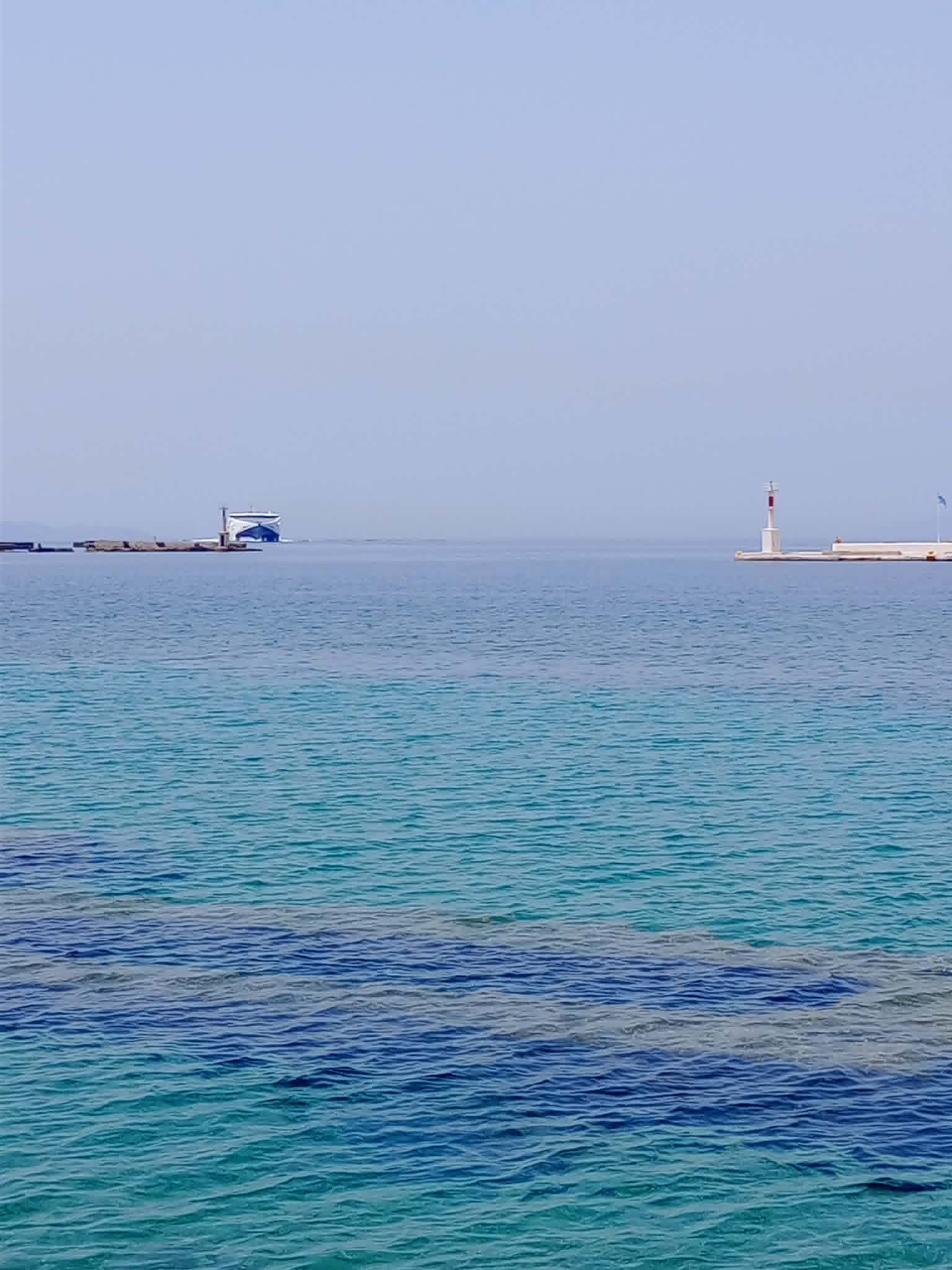 Τα δύο πρόσωπα του Αιγαίου: Η Τήνος της τέχνης και η Μύκονος της πίστης που ελάχιστοι γνωρίζουν