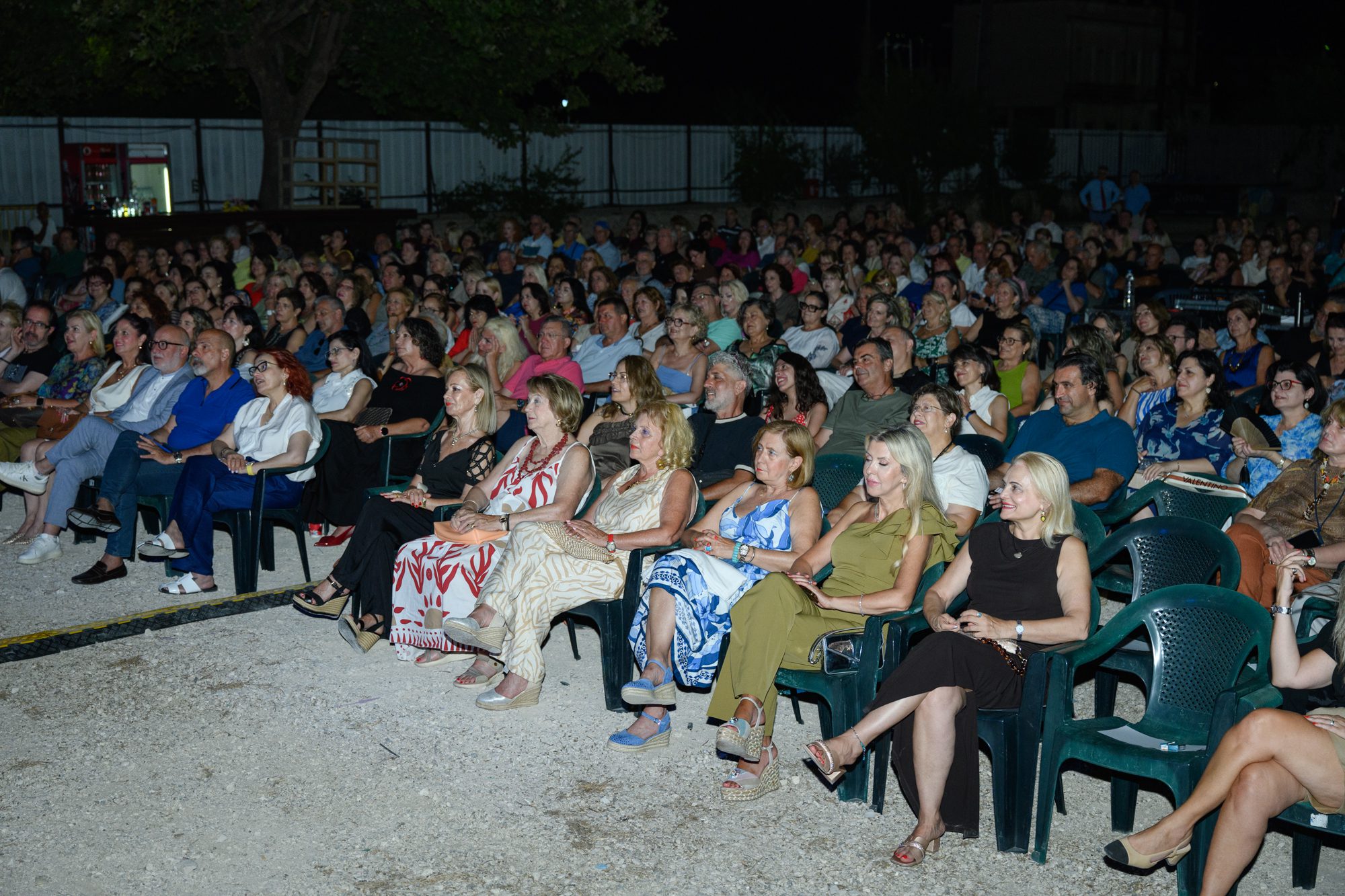 Βασίλης Λέκκας: Μια βραδιά γεμάτη Φώς – Η μουσική έγινε δύναμη προσφοράς και ελπίδας.