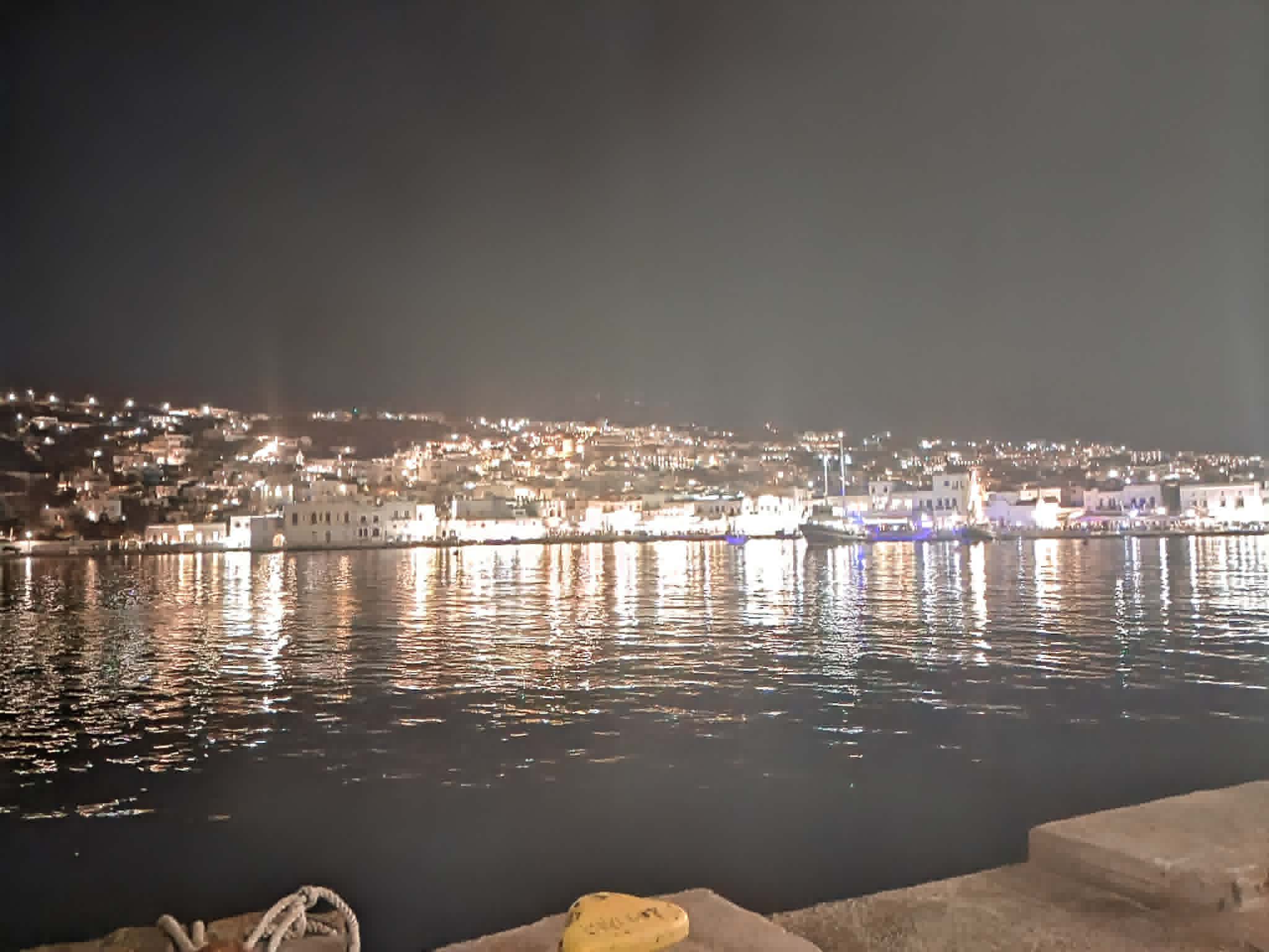 Τα δύο πρόσωπα του Αιγαίου: Η Τήνος της τέχνης και η Μύκονος της πίστης που ελάχιστοι γνωρίζουν