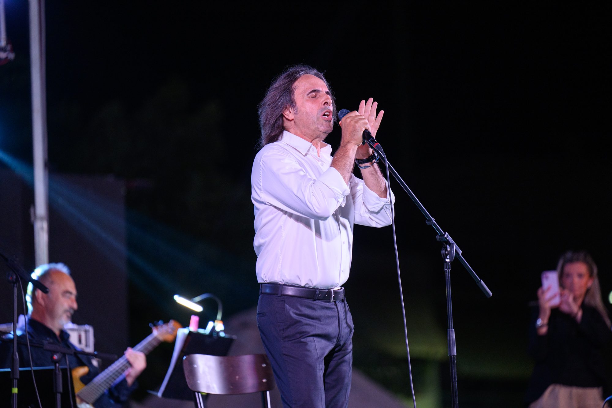 Βασίλης Λέκκας: Μια βραδιά γεμάτη Φώς – Η μουσική έγινε δύναμη προσφοράς και ελπίδας.