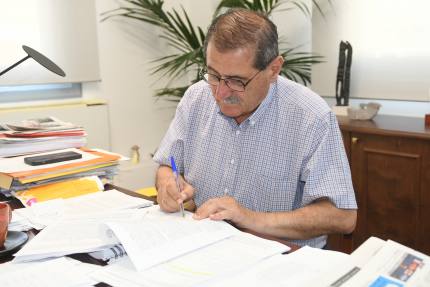 Ο Δήμαρχος Πατρέων Κώστας Πελετίδης υπέγραψε σύμβαση για έργα οδοποιίας στο Κεντρικό και το Αρκτικό Διαμέρισμα