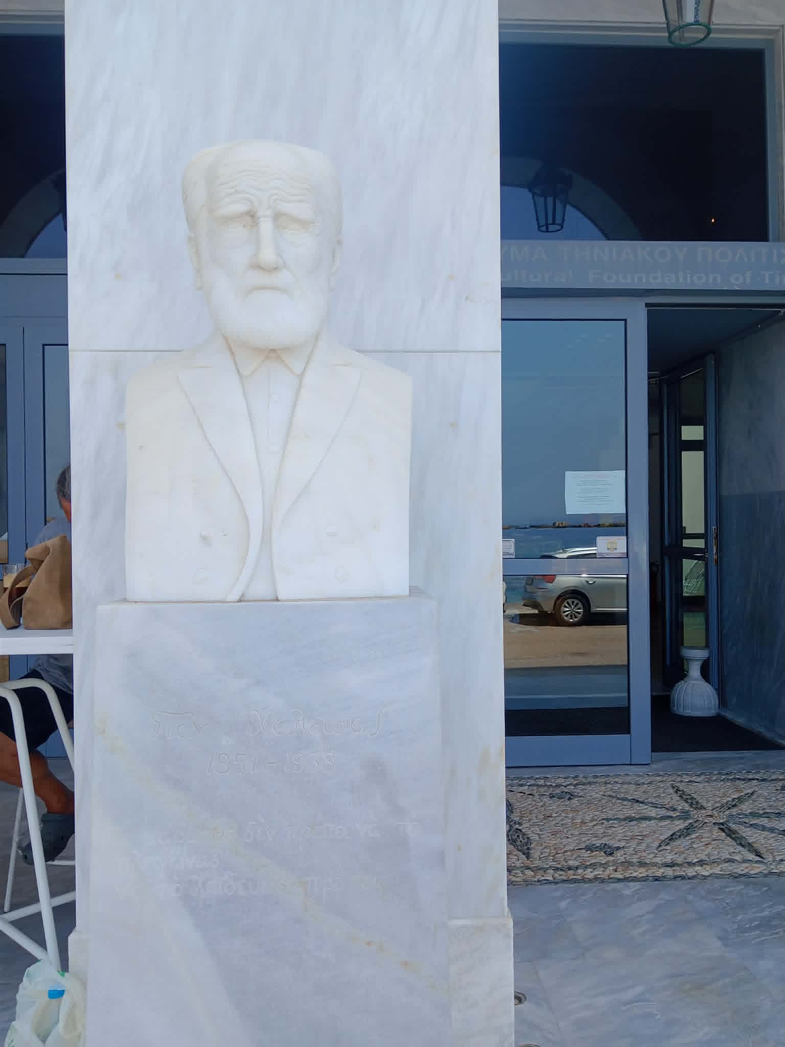 Τα δύο πρόσωπα του Αιγαίου: Η Τήνος της τέχνης και η Μύκονος της πίστης που ελάχιστοι γνωρίζουν