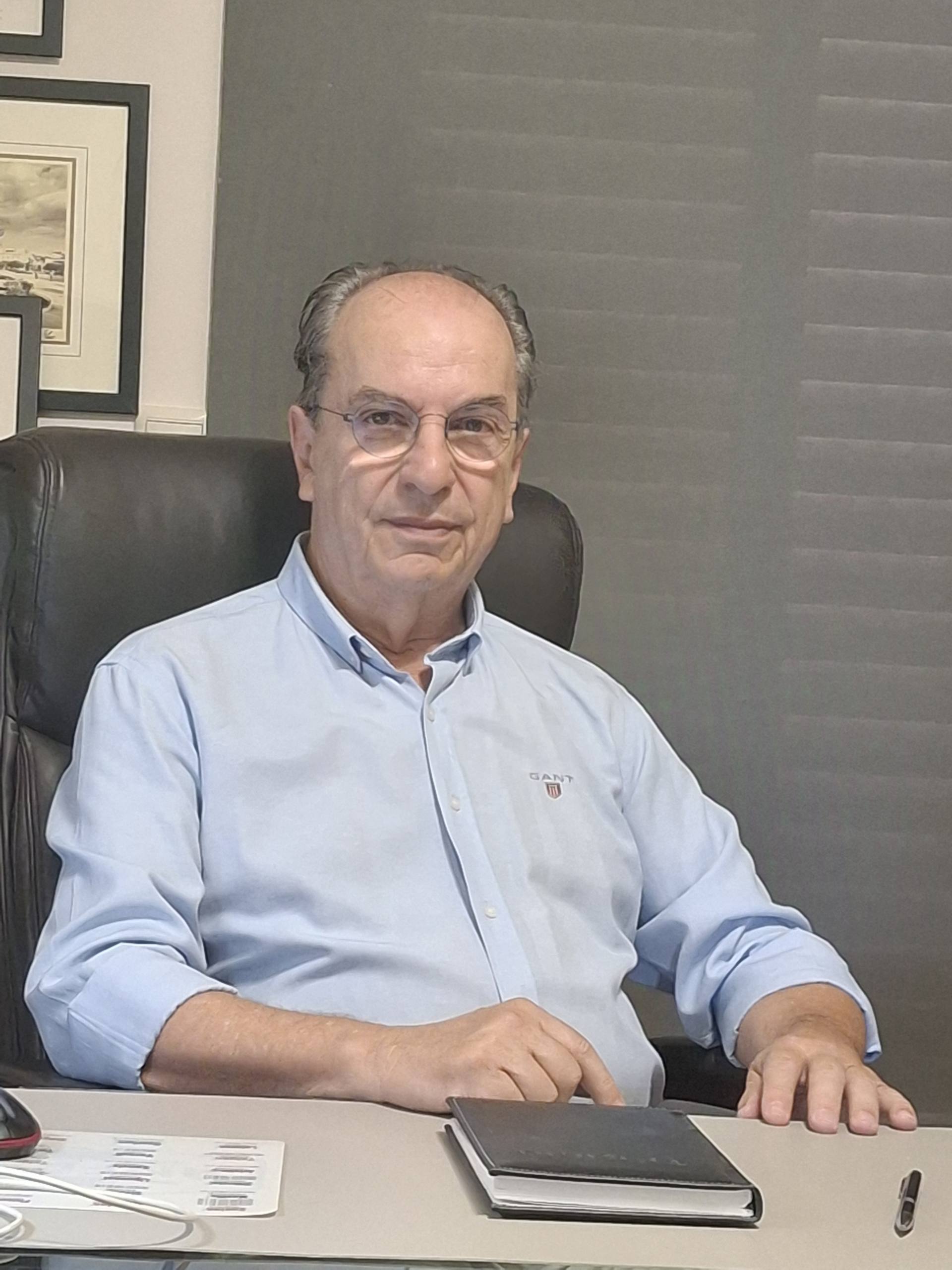 Τα πολλά στους λίγους και τα λίγα στους πολλούς