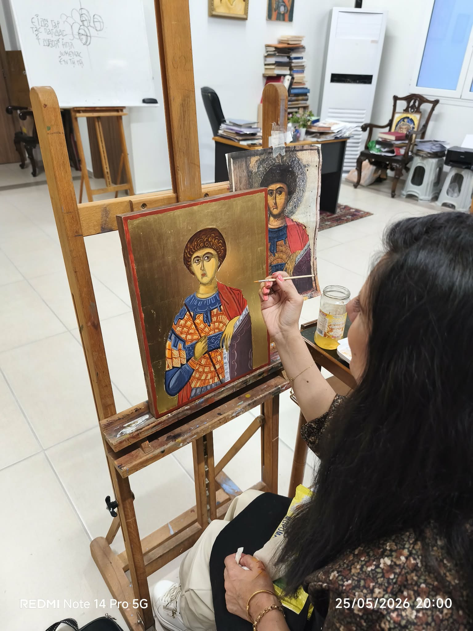 Πέτρος Λαμπρινάκος μιλά στο “π”: Η τέχνη της εικόνας, η ευθύνη της παράδοσης και η δύναμη της ελπίδας