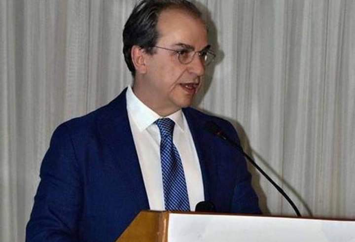 Τα πολλά στους λίγους και τα λίγα στους πολλούς