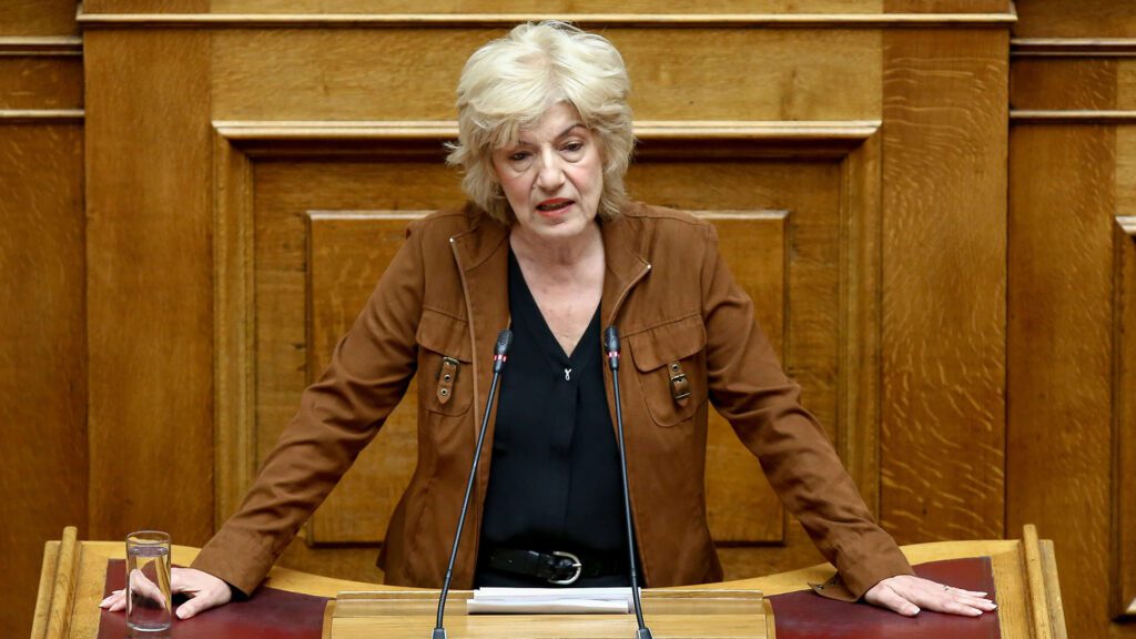 Η Σία Αναγνωστοπούλου φέρνει στη Βουλή το κρίσιμο ζήτημα του ΕΑΠ
