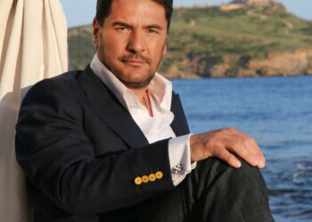 Ευάγγελος Γιαμούρης, ο Έλληνας τενόρος που κάνει τη μουσική, γέφυρα του κόσμου μιλάει στο «π»