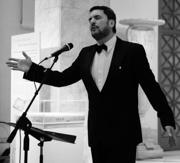 Ευάγγελος Γιαμούρης, ο Έλληνας τενόρος  που κάνει τη μουσική, γέφυρα του κόσμου μιλάει στο «π»