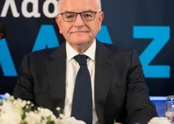 Ένας ισοπεδωτικός αφορισμός από μια νεόκοπη της πολιτικής Του Αντώνη Κουνάβη