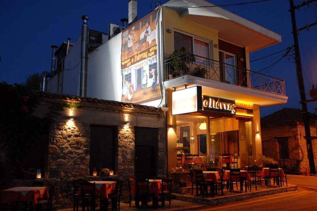 «Ο Γιάννης» στα Βραχναίικα: 52 χρόνια  οικογενειακής ιστορίας – Ο Μιχάλης Νικολόπουλος μιλά στο “π”  για μια ταβέρνα που έγινε θεσμός