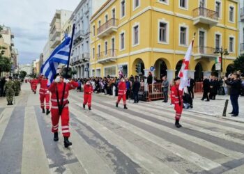 Με διασωστικά ποδήλατα, ομάδες διάσωσης και ταχύπλοες λέμβους παρέλασε ο Ελληνικός Ερυθρός Σταυρός